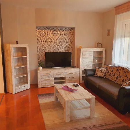 Adel Apartman Мишкольц Экстерьер фото