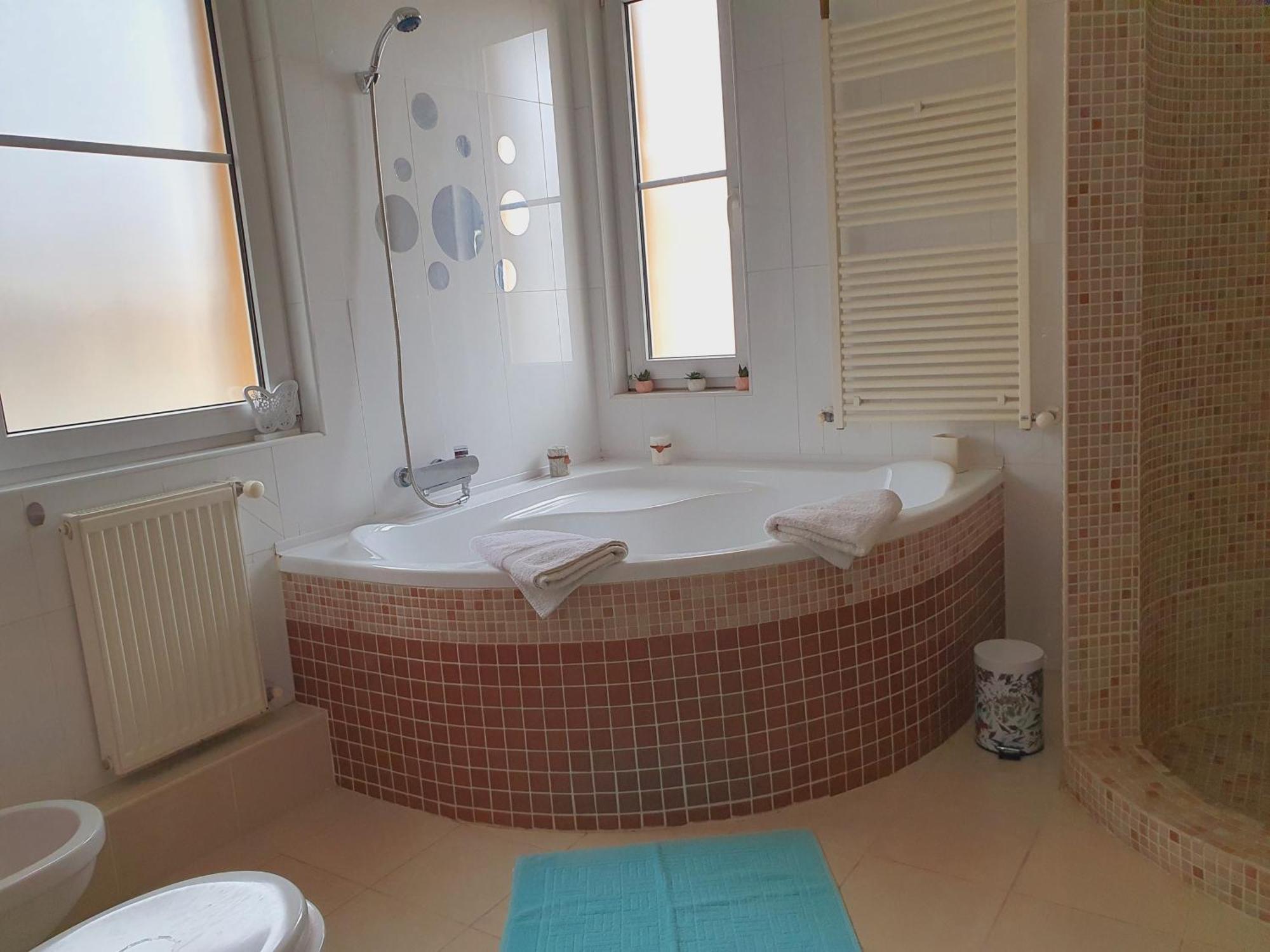 Adel Apartman Мишкольц Экстерьер фото